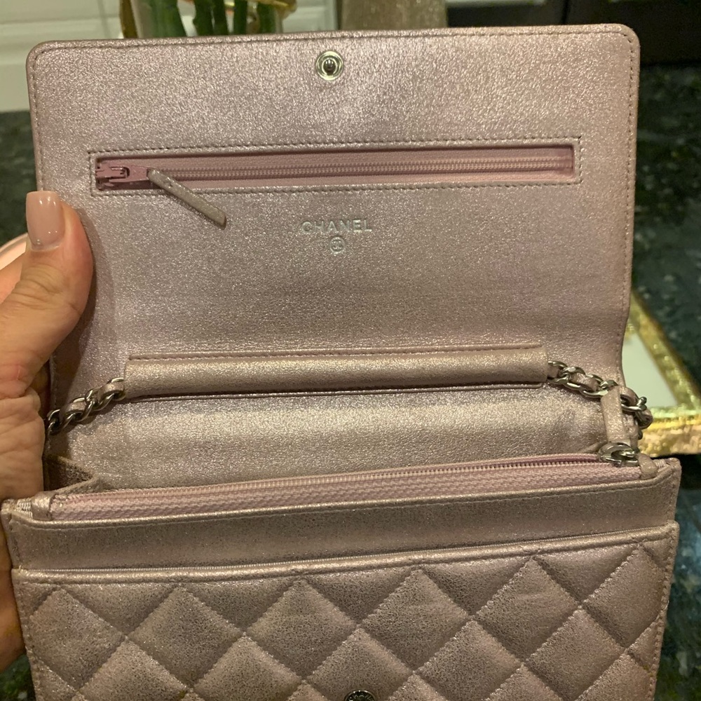❌SOLD❌Beautiful Chanel  iridescent rose gold Woc - Picture 8 of 12